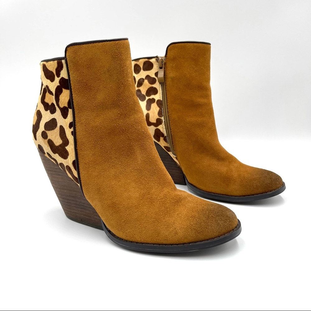 🐆🐆🐆Very Volatile Chatter Leopard Print Suede and Calf Hair booties size 9